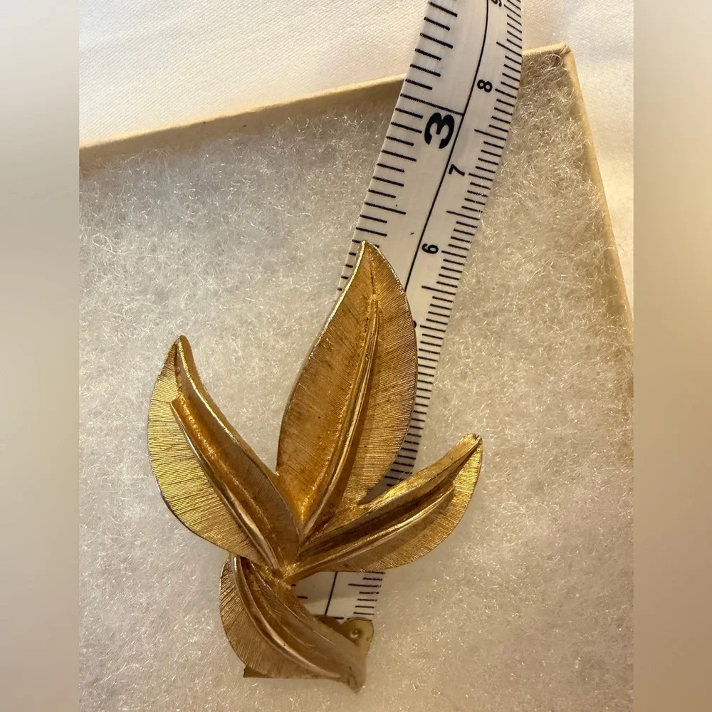 Vintage Crown Trifari Gold Tone Leaf Brooch